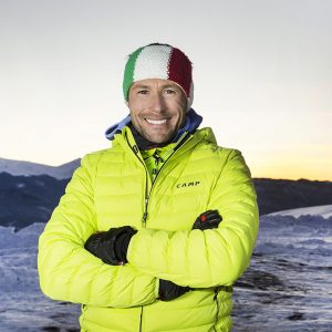 https://www.raicom.rai.it/2024/12/12/massimiliano-ossini-presenta-k2-un-passo-dalla-vetta-un-passo-dalla-vita-a-milano-12-12/