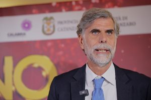 https://www.raicom.rai.it/2025/12/30/rai-com-con-regione-calabria-e-calabria-film-commission-alla-conferenza-stampa-de-lanno-che-verra/